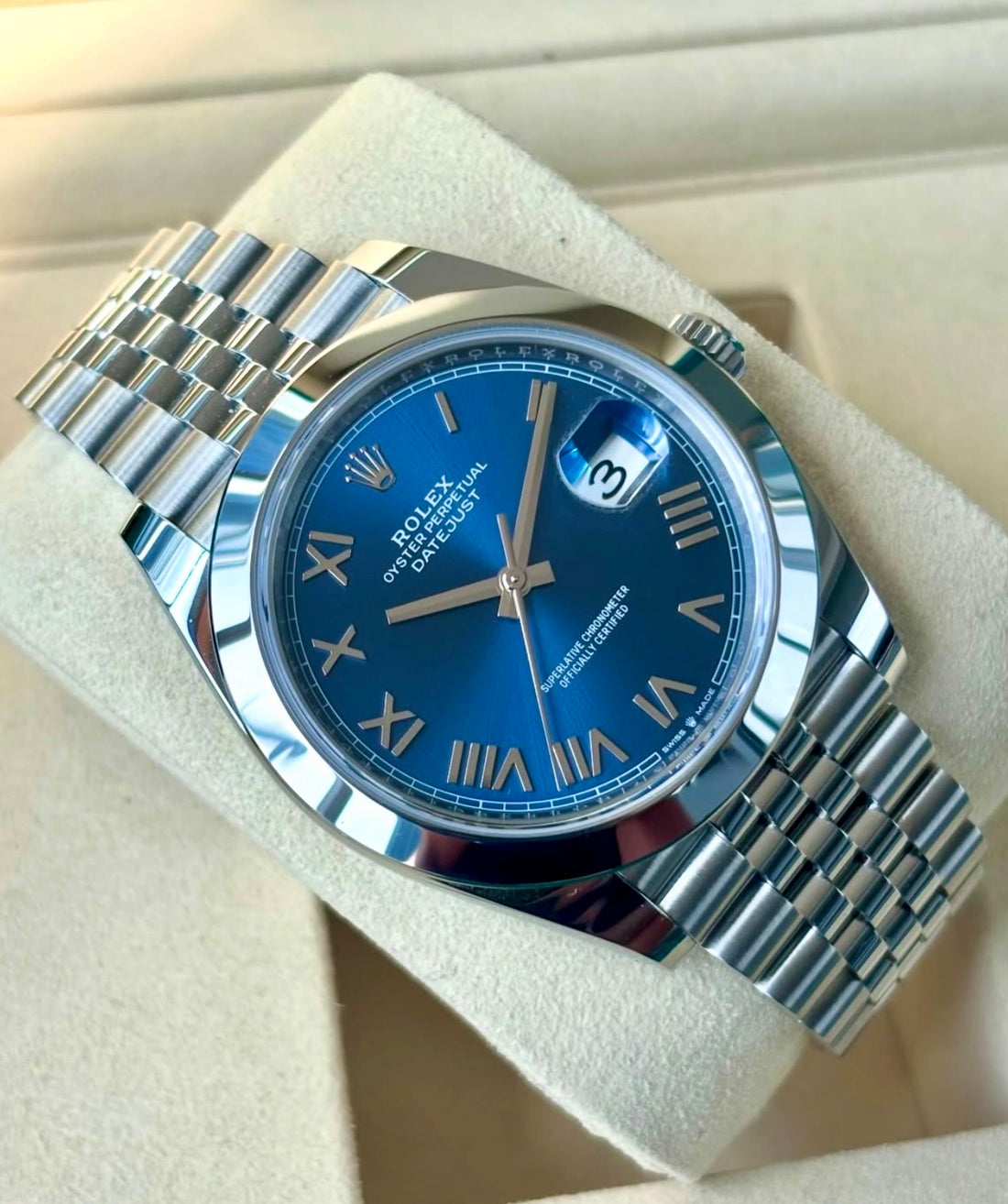 Rolex Datejust 41 126300 unworn 2026: Angled view of the new sans-serif Roman numerals and five-link Jubilee bracelet