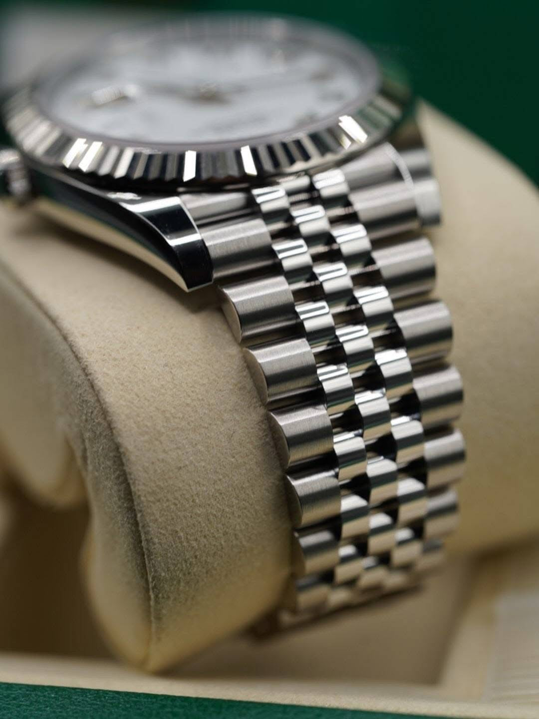 Jubilee bracelet and fluted bezel detail on Rolex Datejust 41 126334-0036
