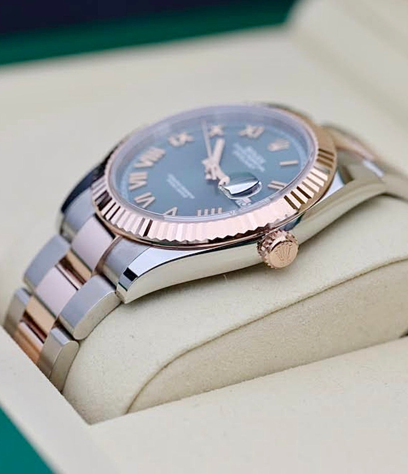 Rolex Datejust 41 126331 crown-side profile with Twinlock crown and Everose Rolesor Oyster bracelet