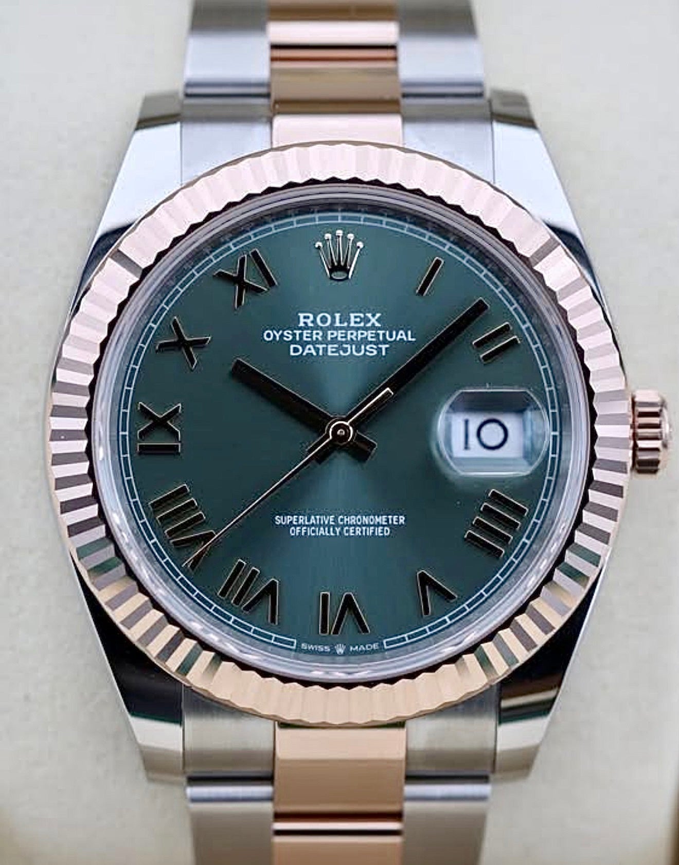 Rolex Datejust 41 green Roman dial 126331, front view with fluted Everose gold bezel and Oyster bracelet
