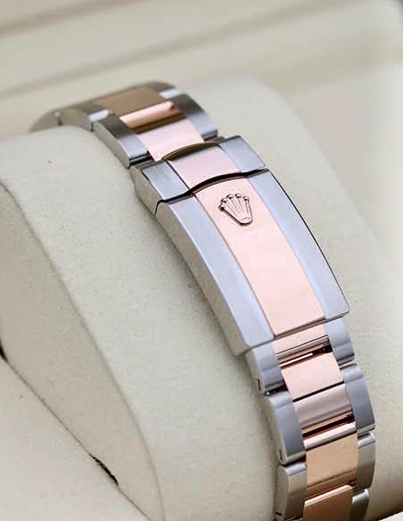 Rolex Datejust 41 126331 Oysterclasp and bracelet with Everose gold center links