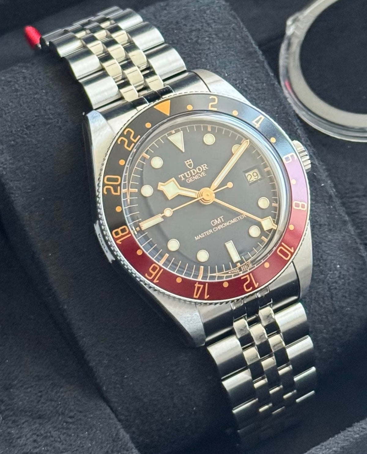 Tudor Black Bay 58 GMT M7939G1A0NRU-0003 black dial and black-burgundy bezel