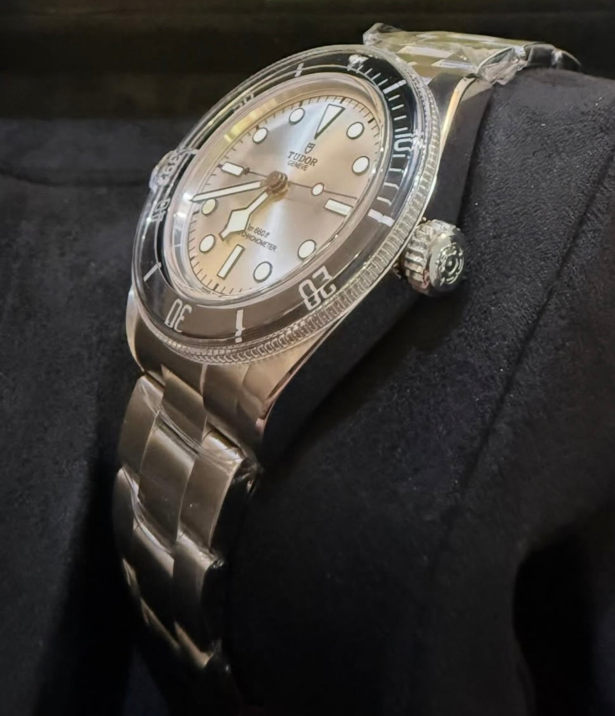 Tudor Black Bay 68 M7943A1A0NU-0002 — Case profile and Tudor rose crown