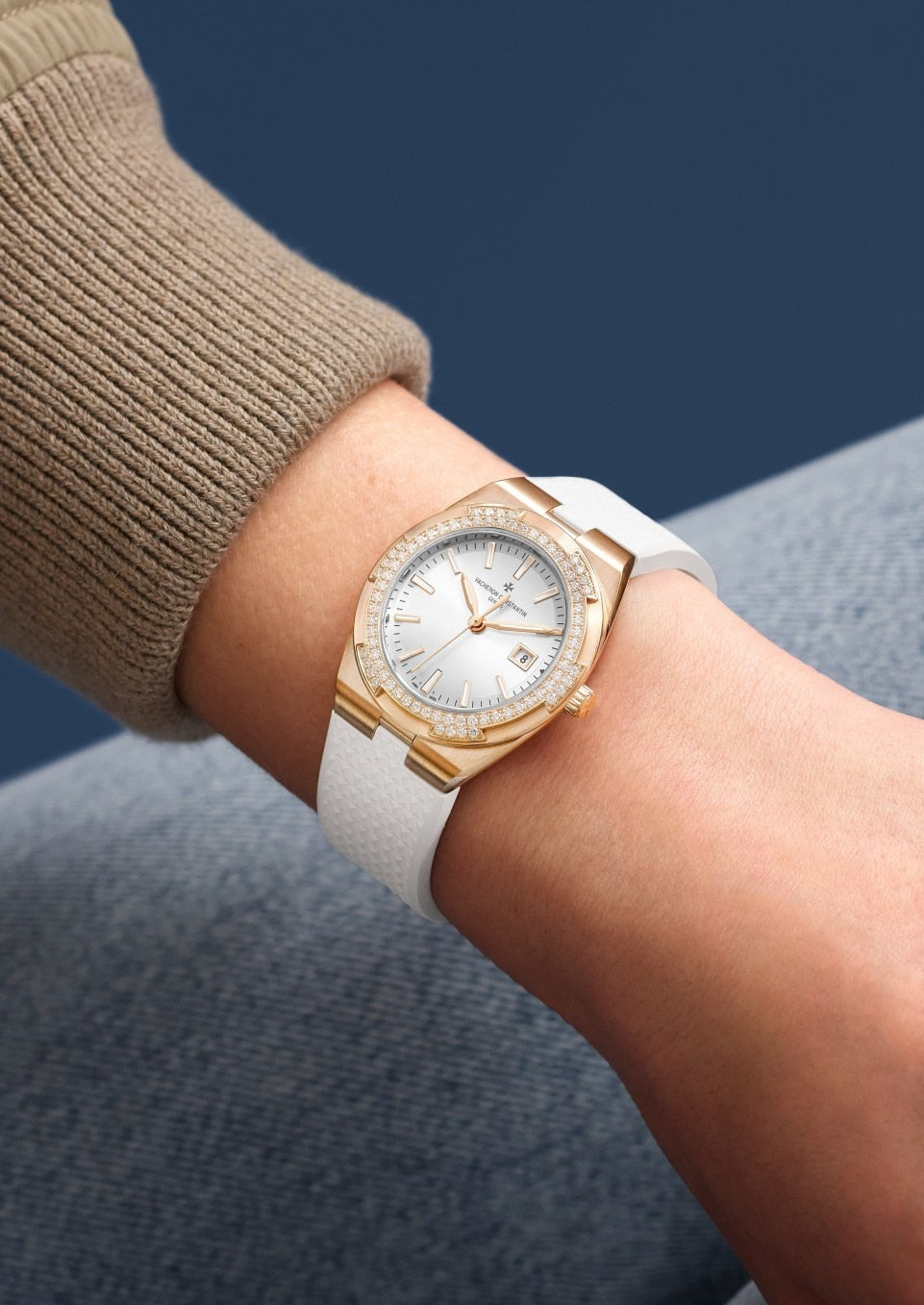 Vacheron Constantin Overseas Quartz 33 mm 1225V/000R-B592 — three-quarter view
