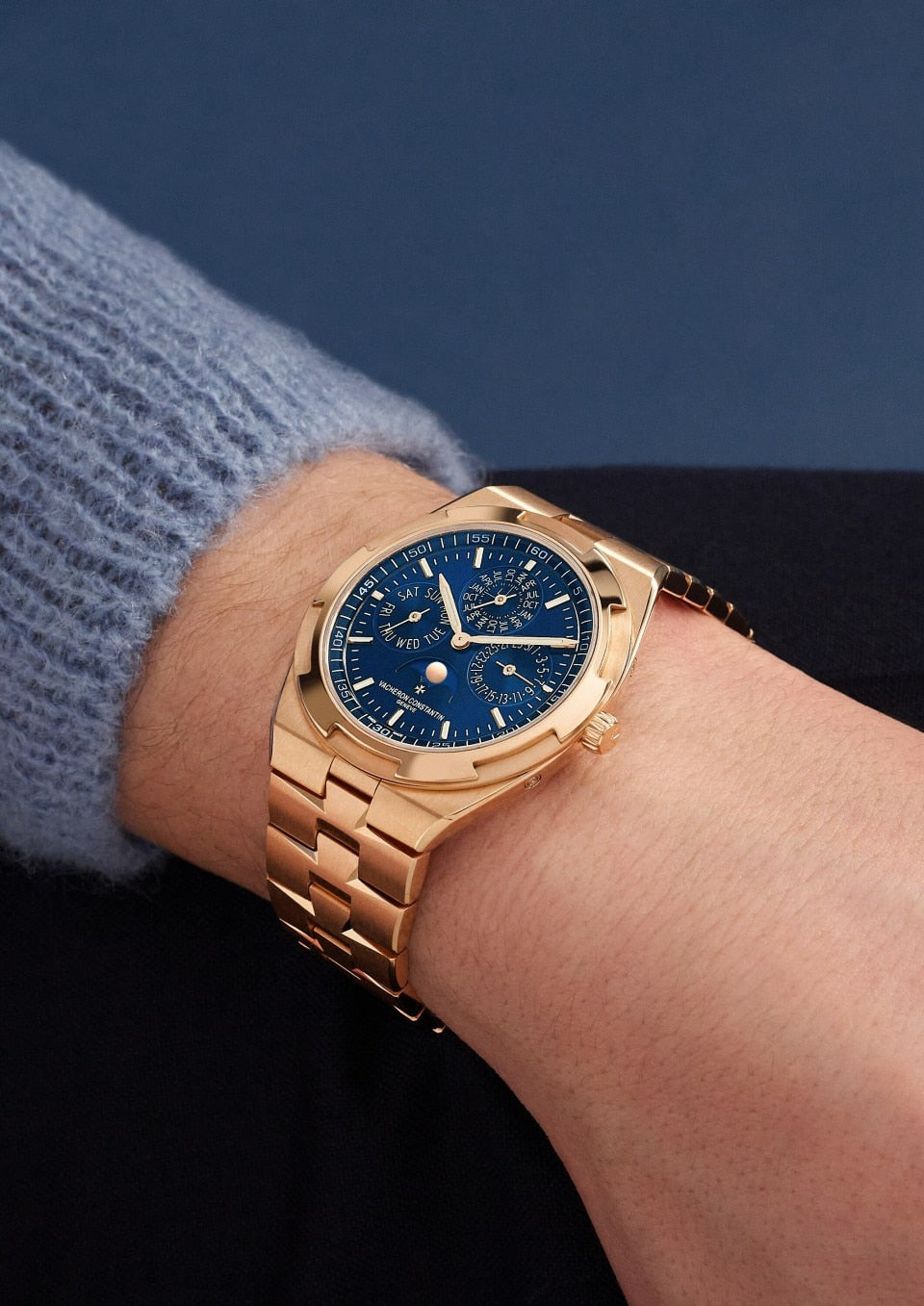 Vacheron Constantin Overseas Perpetual Calendar Ultra-Thin 41.5 mm 4300V/220R-B509 — three-quarter view