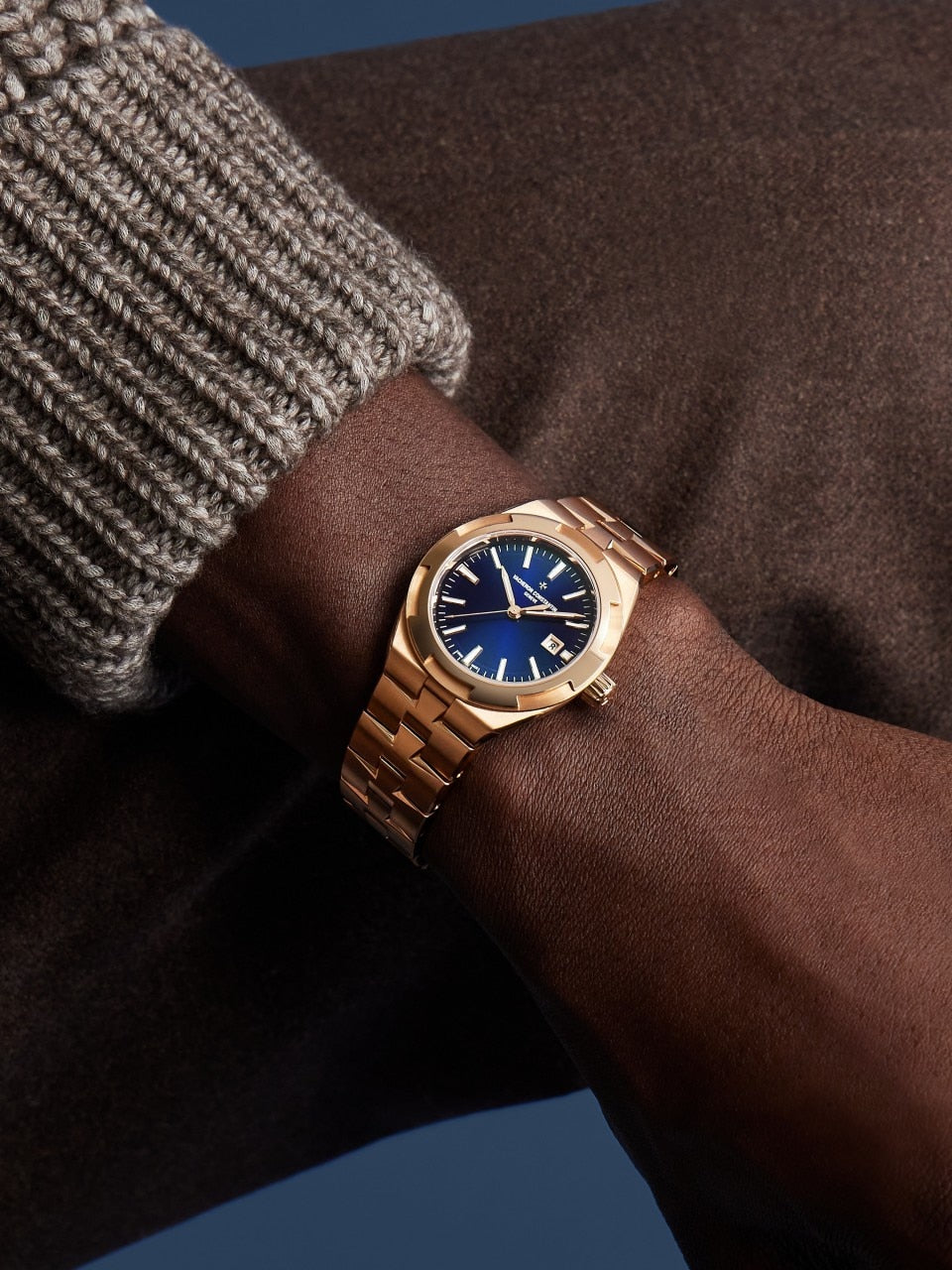 Vacheron Constantin Overseas Self-Winding 34.5 mm 4600V/200R-B979 — three-quarter view