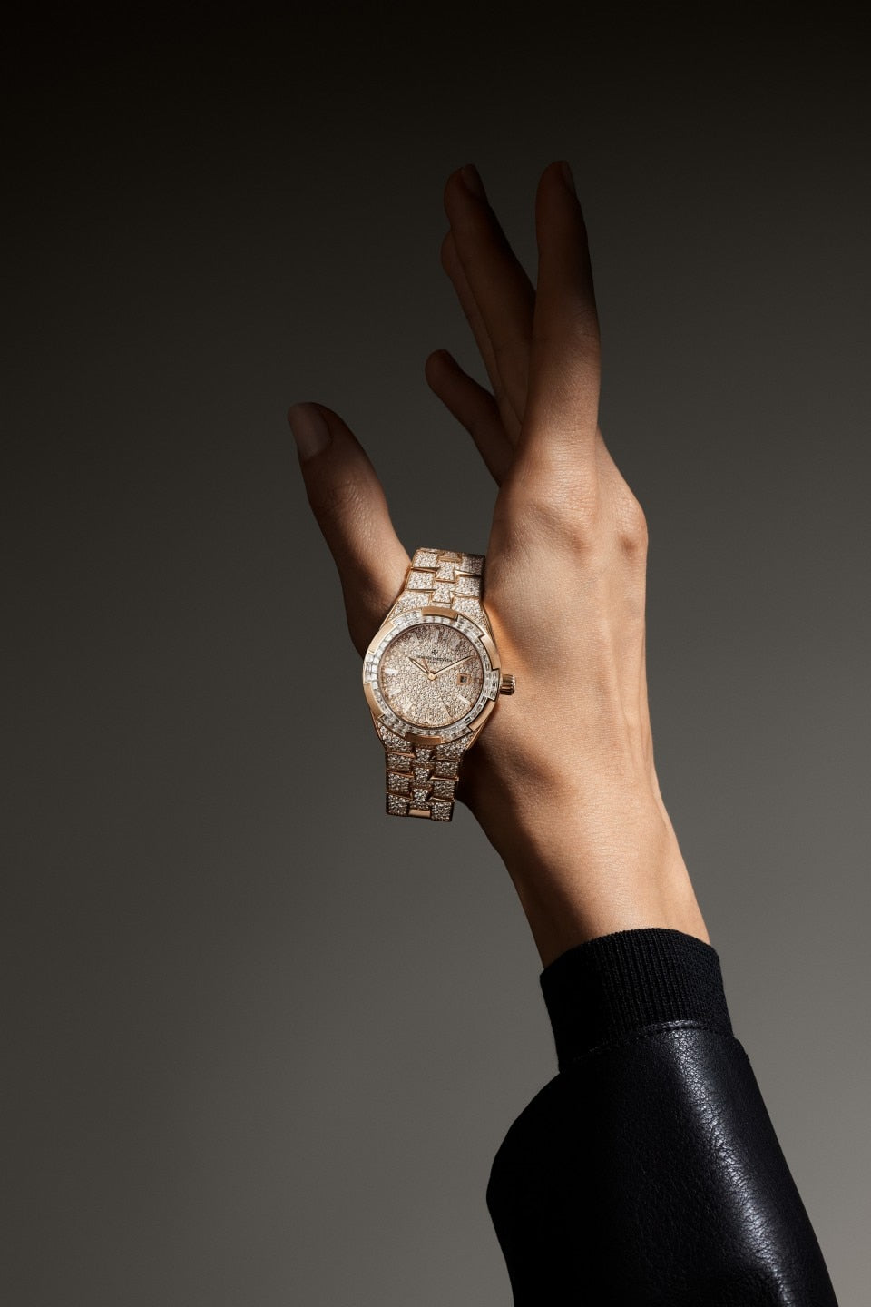 Vacheron Constantin Overseas Self-Winding High Jewellery 35 mm 4617V/215R-H040 — three-quarter view