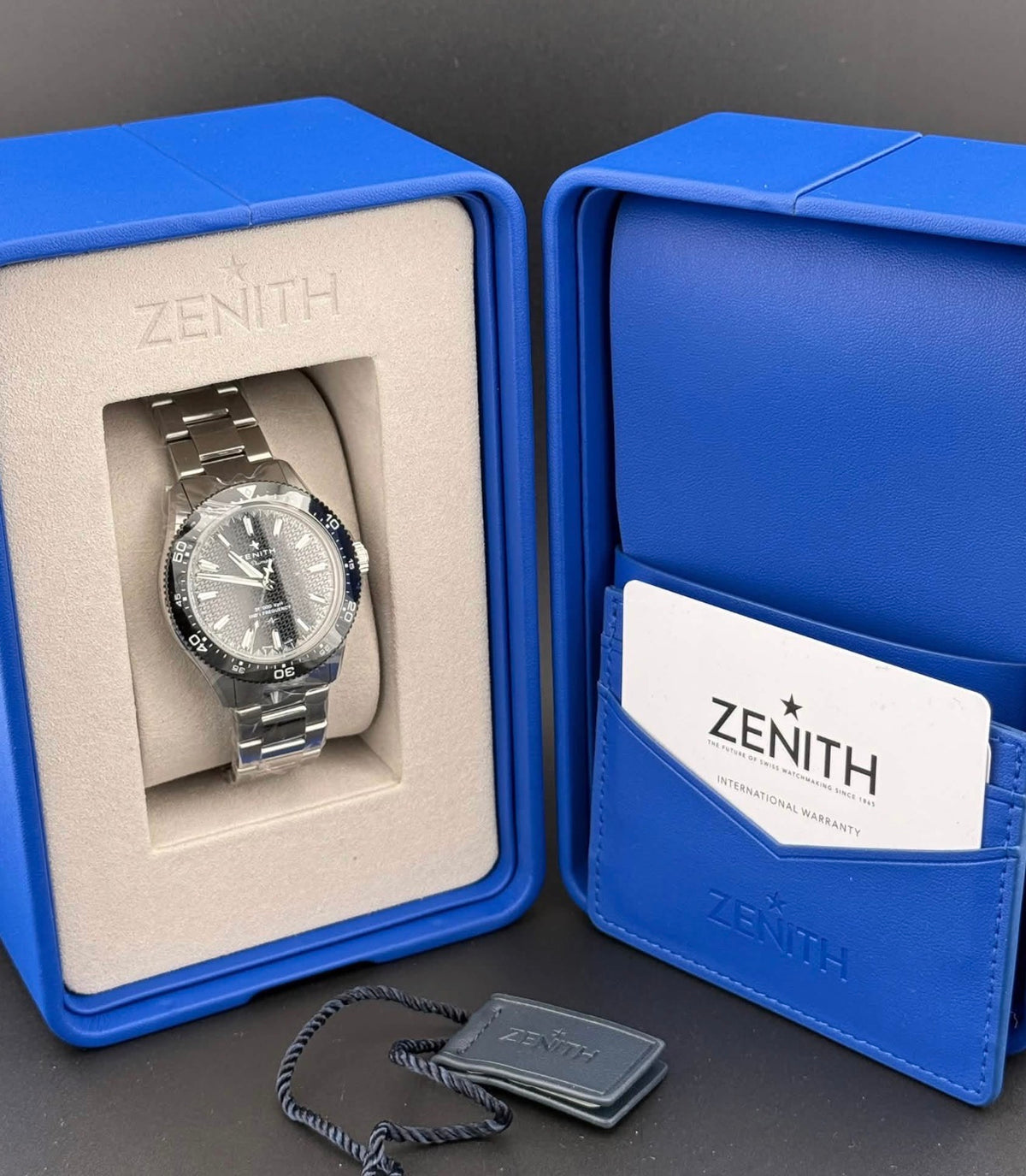 Zenith Chronomaster Solo Sport 03.5000.3620/21.M5000 black no-date — box and warranty card