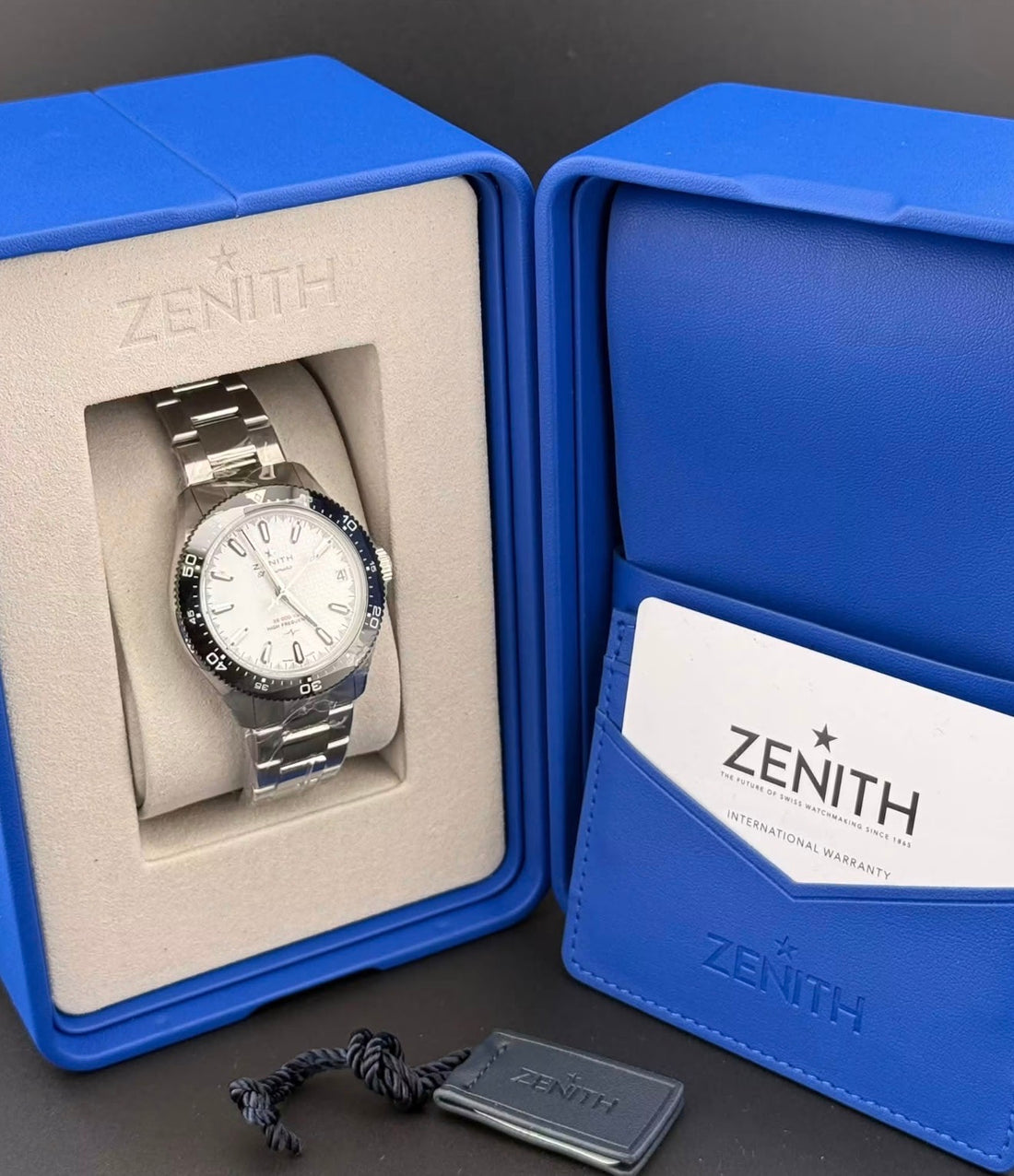 Zenith Chronomaster Solo Sport 03.5000.3620/69.M5000 white date — box and warranty card