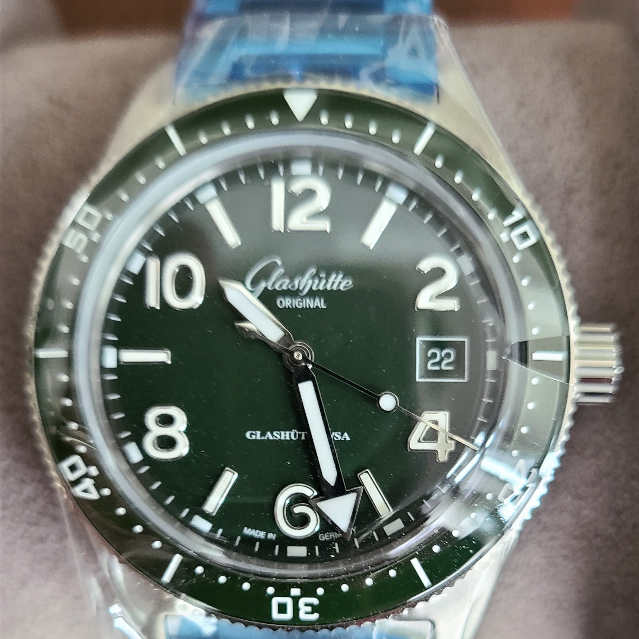 Glashutte Original SeaQ 39.5 mm Green Dial Unworn Ref: 1-39-11-13-83-70